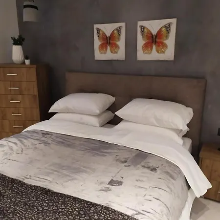 Апартамент Modern 10' Walk To Aristotelous
