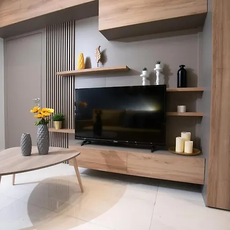Апартамент Modern 10' Walk To Aristotelous Солун