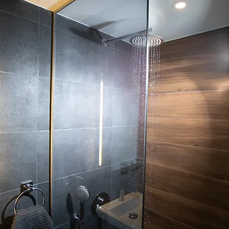 Modern 10' Walk To Aristotelous *