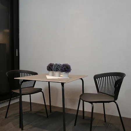 Modern 10' Walk To Aristotelous