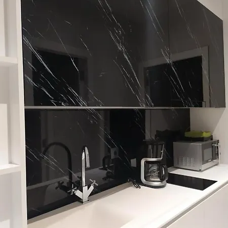 Modern 10' Walk To Aristotelous Апартамент *